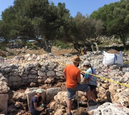 Investigan las casas talayóticas más antiguas de Torre d’en Galmés