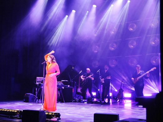 (Foto) Luz Casal enamoró al público del Teatro Principal de Maó