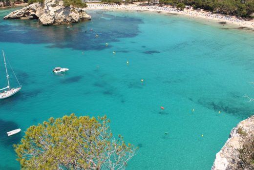 Cala Galdana ha comenzado agosto con mucho calor