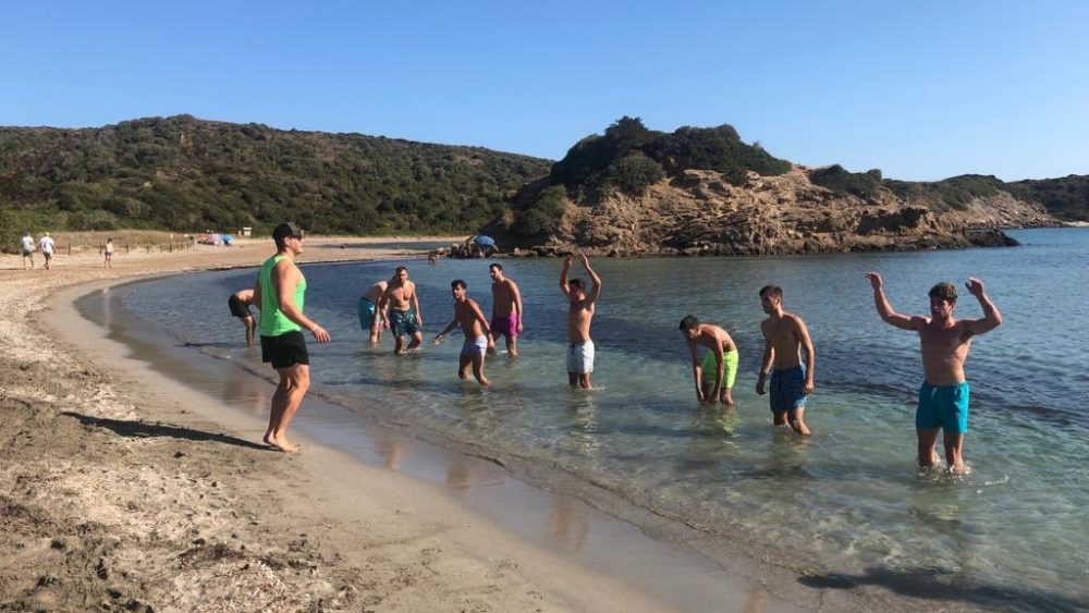 Los jugadores, en pleno entrenamiento (Fotos: Bàsquet Menorca)