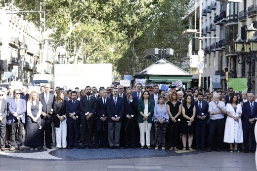 Imagen del minuto de silencio (Fotos: Ajuntament de Barcelona)