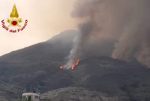 Imagen enviada por los bomberos de Stromboli