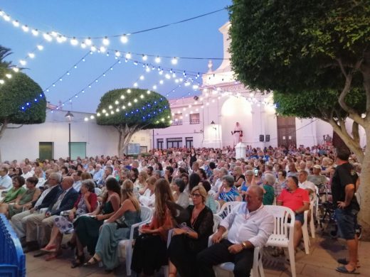 (Vídeo y fotos) Sant Lluís da la bienvenida a las fiestas