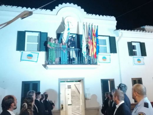 (Vídeo y fotos) Sant Lluís da la bienvenida a las fiestas