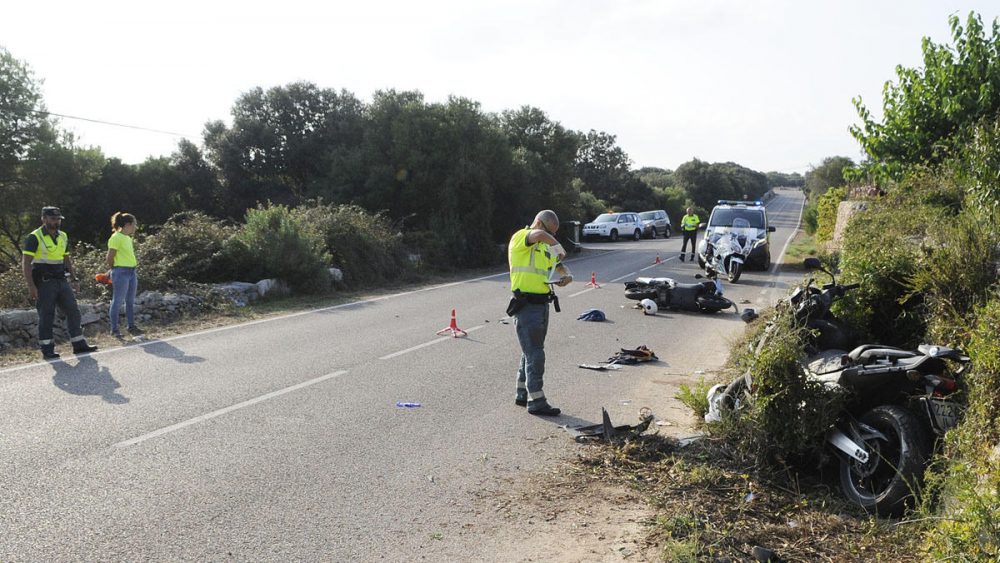 La Guardia Civil en el lugar del accidente