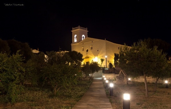 La plaza de la Iglesia de Es Mercadal es el escenario de las tertulias