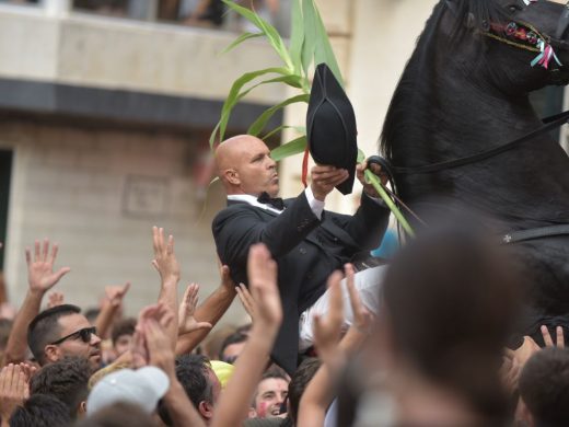 Animado y caluroso último “jaleo” en Alaior