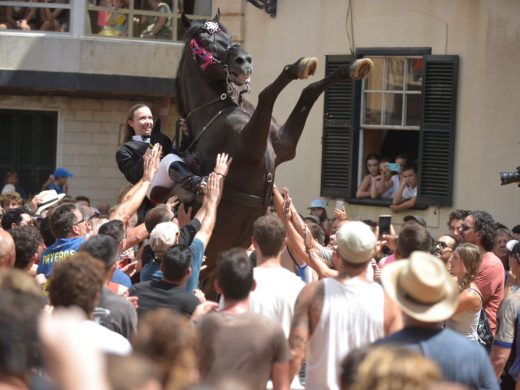 Animado y caluroso último “jaleo” en Alaior