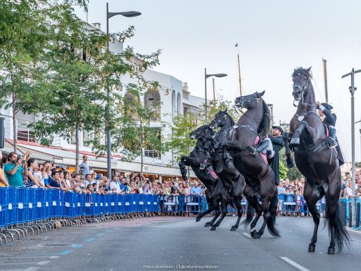 (Fotos) Los caballos toman el puerto de Maó