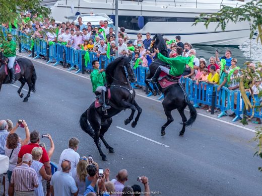 (Fotos) Los caballos toman el puerto de Maó