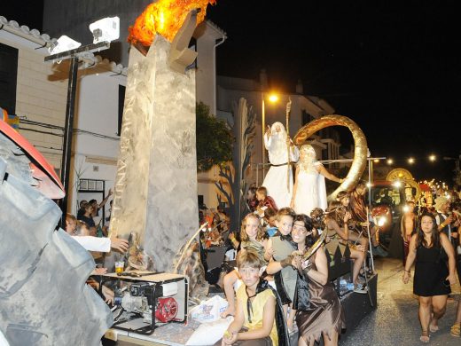 (Fotos) Más de 500 personas participan en el Desfile de Carrozas