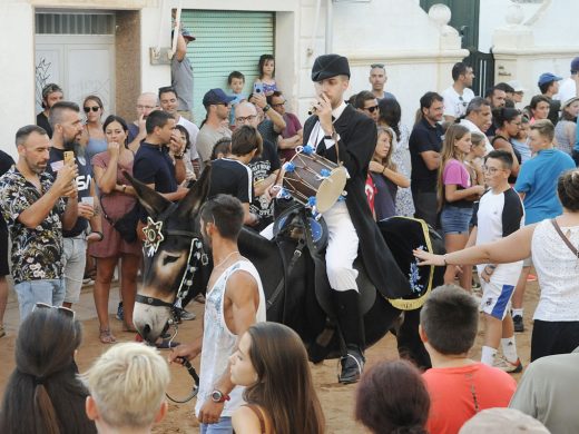 (Vídeo y fotos) Sant Lluís se entrega a la fiesta