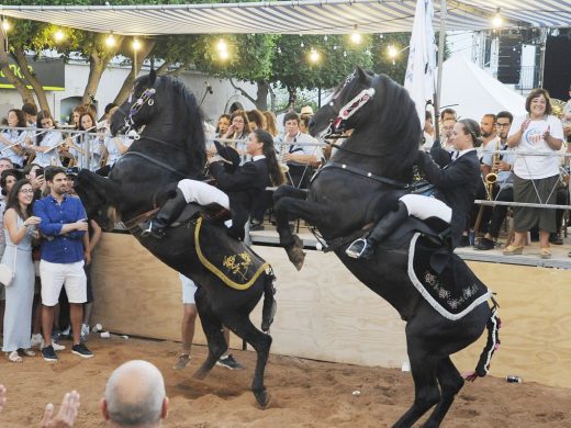 (Vídeo y fotos) Sant Lluís se entrega a la fiesta