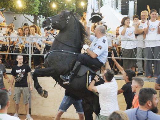 (Vídeo y fotos) Sant Lluís se entrega a la fiesta