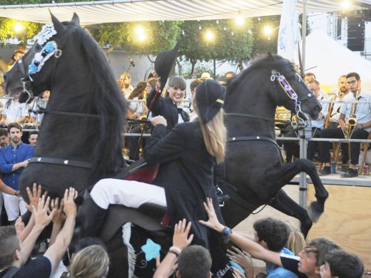 (Vídeo y fotos) Sant Lluís se entrega a la fiesta