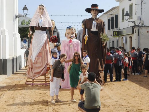 (Vídeo y fotos) Sant Lluís se entrega a la fiesta