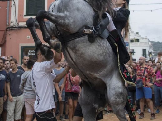 (Vídeo y galería de fotos) Sant Nicolau devuelve la fiesta a Es Mercadal