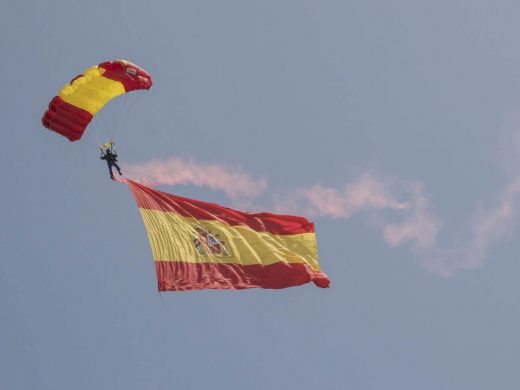 (Fotos y vídeo) Mil piruetas y acrobacias en el cielo