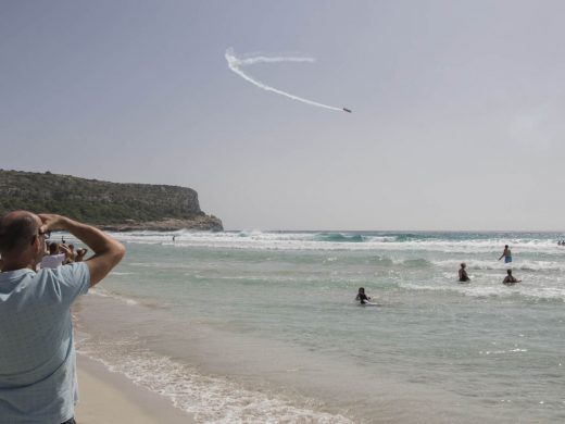 (Fotos y vídeo) Mil piruetas y acrobacias en el cielo