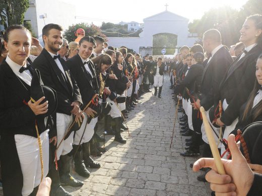 (Vídeo y fotos) Las mejores imágenes de las “completes” en la ermita de Gràcia