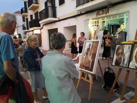 (Galería de fotos) Es Castell despide a su “Mercat de Nit”