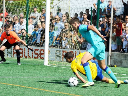 (Vídeo y galería de fotos) Lleno histórico y triunfo del Barça en Es Castell