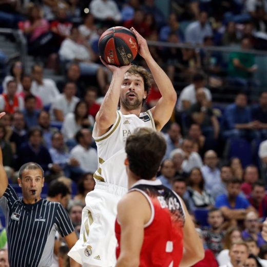 Acción de tiro de Llull ante el Fuenlabrada (Foto: @23Llull)