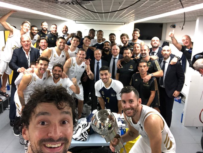 Tradicional selfie de Llull tras lograr un título.