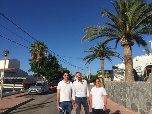 El alcalde de Alaior, José Luis Benejam, en el Paseo Marítimo de Cala en Porter