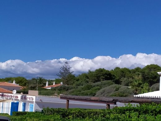 Tendremos algunos intervalos de nubes bajas.