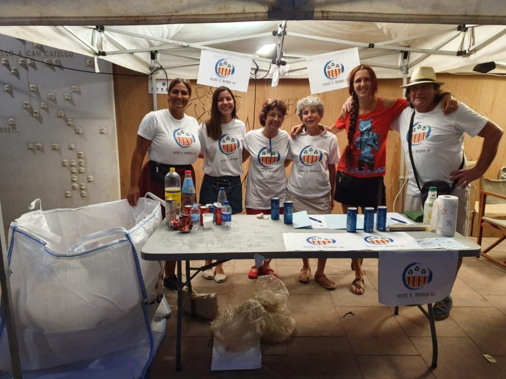 Voluntarios por el reciclaje.