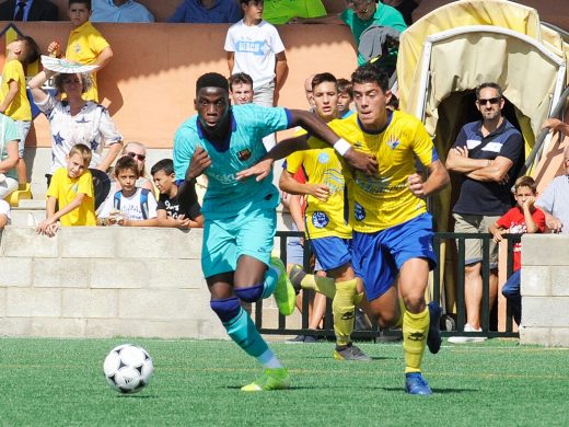 (Vídeo y galería de fotos) Lleno histórico y triunfo del Barça en Es Castell