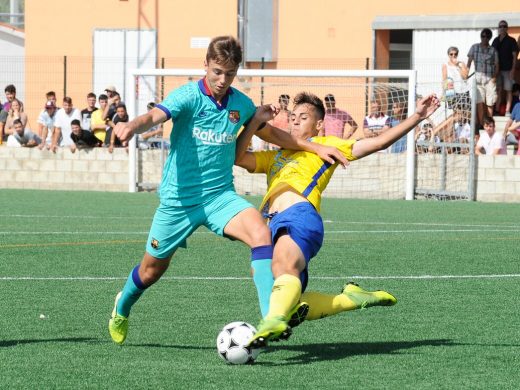 (Vídeo y galería de fotos) Lleno histórico y triunfo del Barça en Es Castell