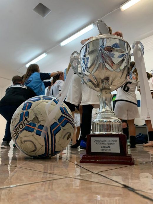 La Copa, en el vestuario del Alaró (Foto: UE Alaró)