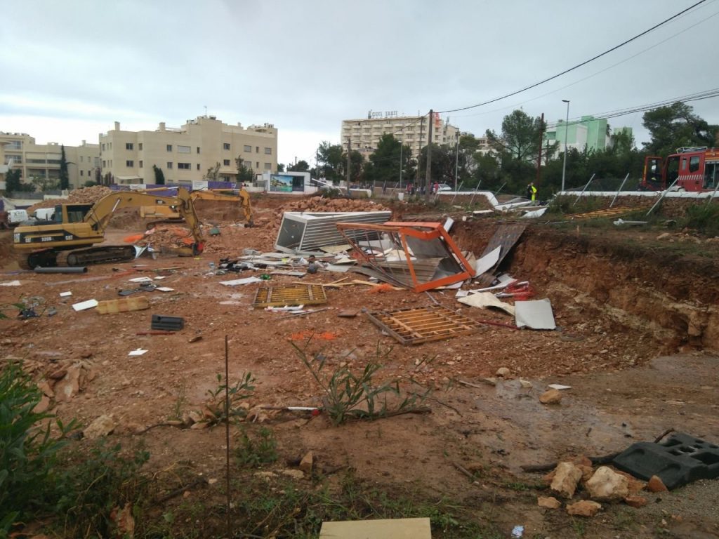 El tornado ha dejado esta imagen a su paso por Cala Gració (Foto: 112 Illes Balears)