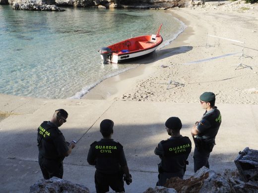 (Fotos) La tercera patera en Menorca