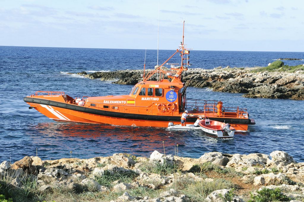 Imagen de archivo de una patera interceptada en Binisafúa (Menorca)