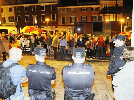 200 menorquines agradecen el trabajo de la Policía Nacional en Cataluña