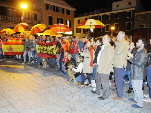 200 menorquines agradecen el trabajo de la Policía Nacional en Cataluña