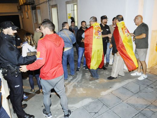 200 menorquines agradecen el trabajo de la Policía Nacional en Cataluña