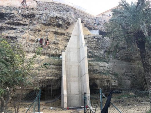 Imagen actual de las obras del ascensor en el Parc Rochina de Maó