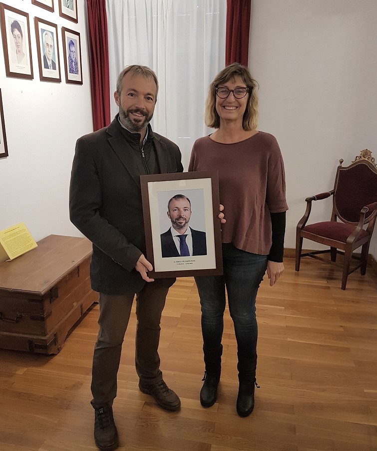 Camps y Escandell con el nuevo retrato de la Galería de alcaldes