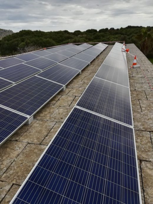 Placas fotovoltaicas en Trepucó (Foto: @MenorcaBiosfera)