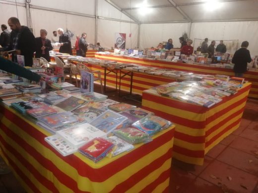 (Fotos) Arranca la XV Fira del Llibre en Català