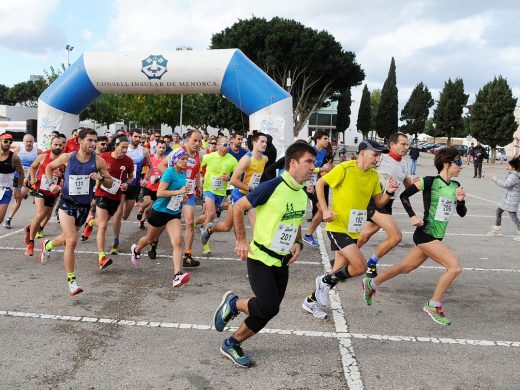 (Fotos) Sant Lluís se calza las zapatillas