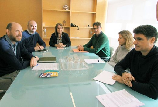 La consellera de Movilidad de Menorca, Francesca Gomis, en la reunión con el Govern