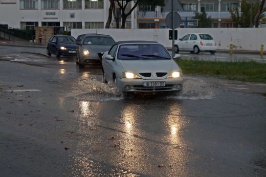 El viento sopla con fuerza y se han registrado rachas de 71 km/h en el aeropuerto menorquín  (Foto: Tolo Mercadal)