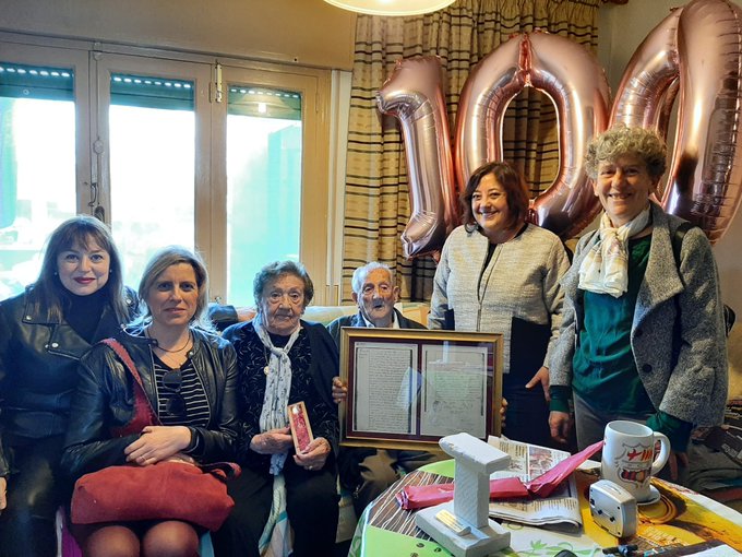 José Sintes, felicitado por su cumpleaños (Foto: Ajuntament de Sant Lluís)