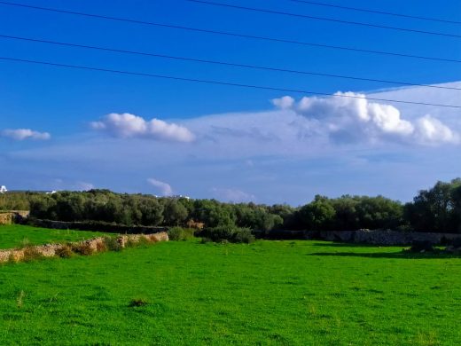 El cielo estará poco nuboso este viernes