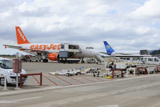 Más aerolíneas.